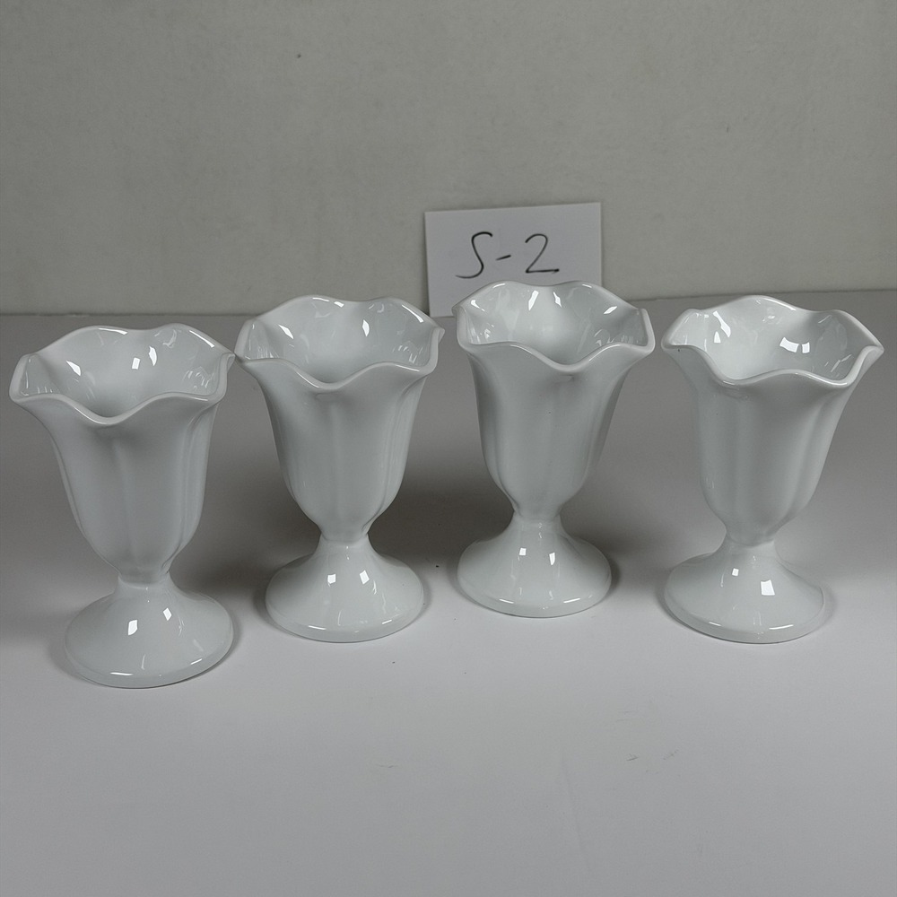 Set of 4 Sur La Table White Porcelain Footed Ice Cream Dessert Bowls Scalloped